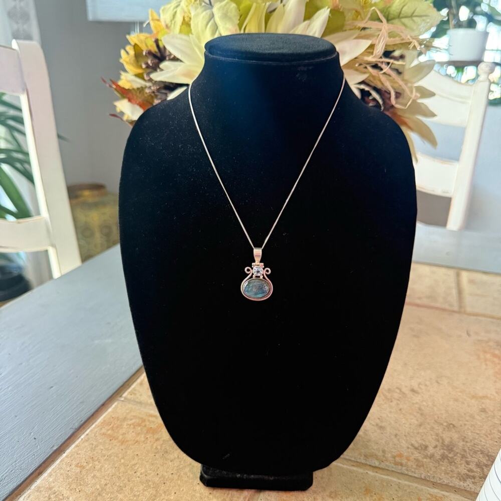 925 Sterling Silver Blue Topaz Labradorite Pendant Necklace
Preowned - Picture 11 of 12